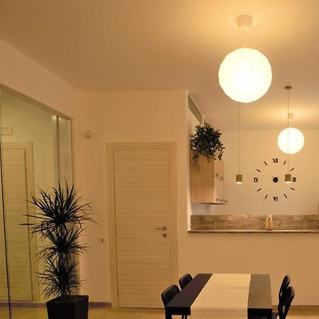 Phalanthos Taranto Bed & Breakfast Bagian luar foto