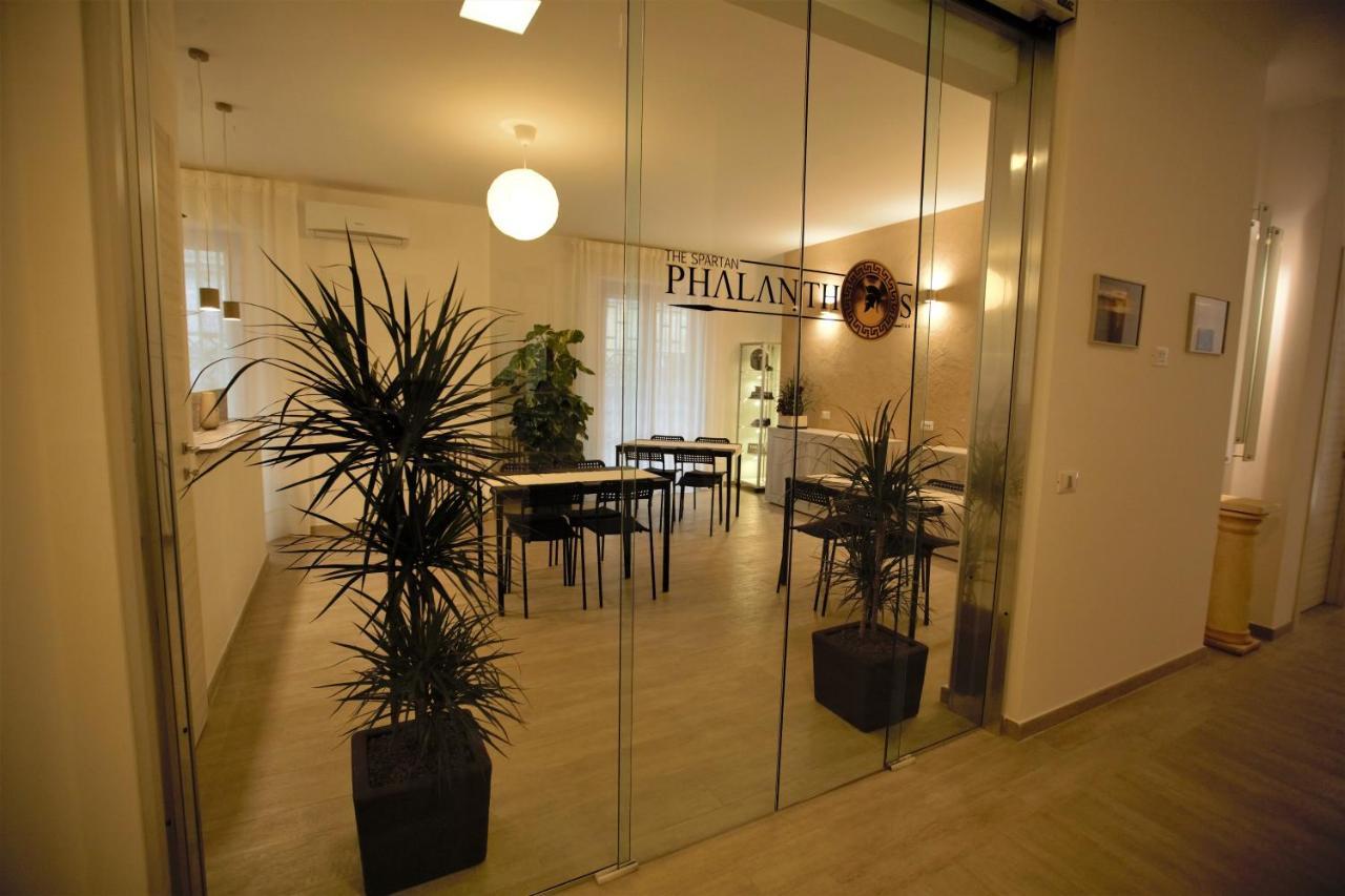 Phalanthos Taranto Bed & Breakfast Bagian luar foto