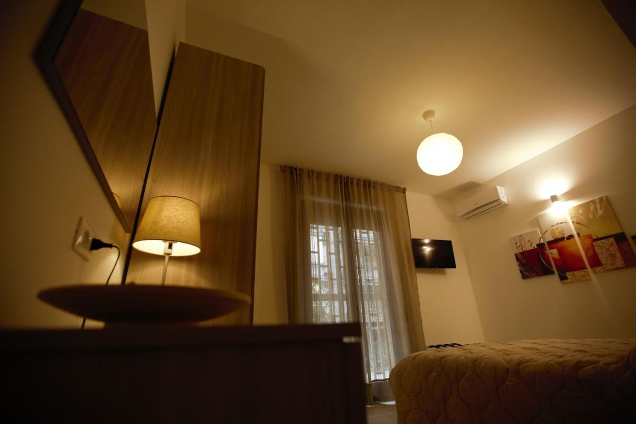 Phalanthos Taranto Bed & Breakfast Bagian luar foto