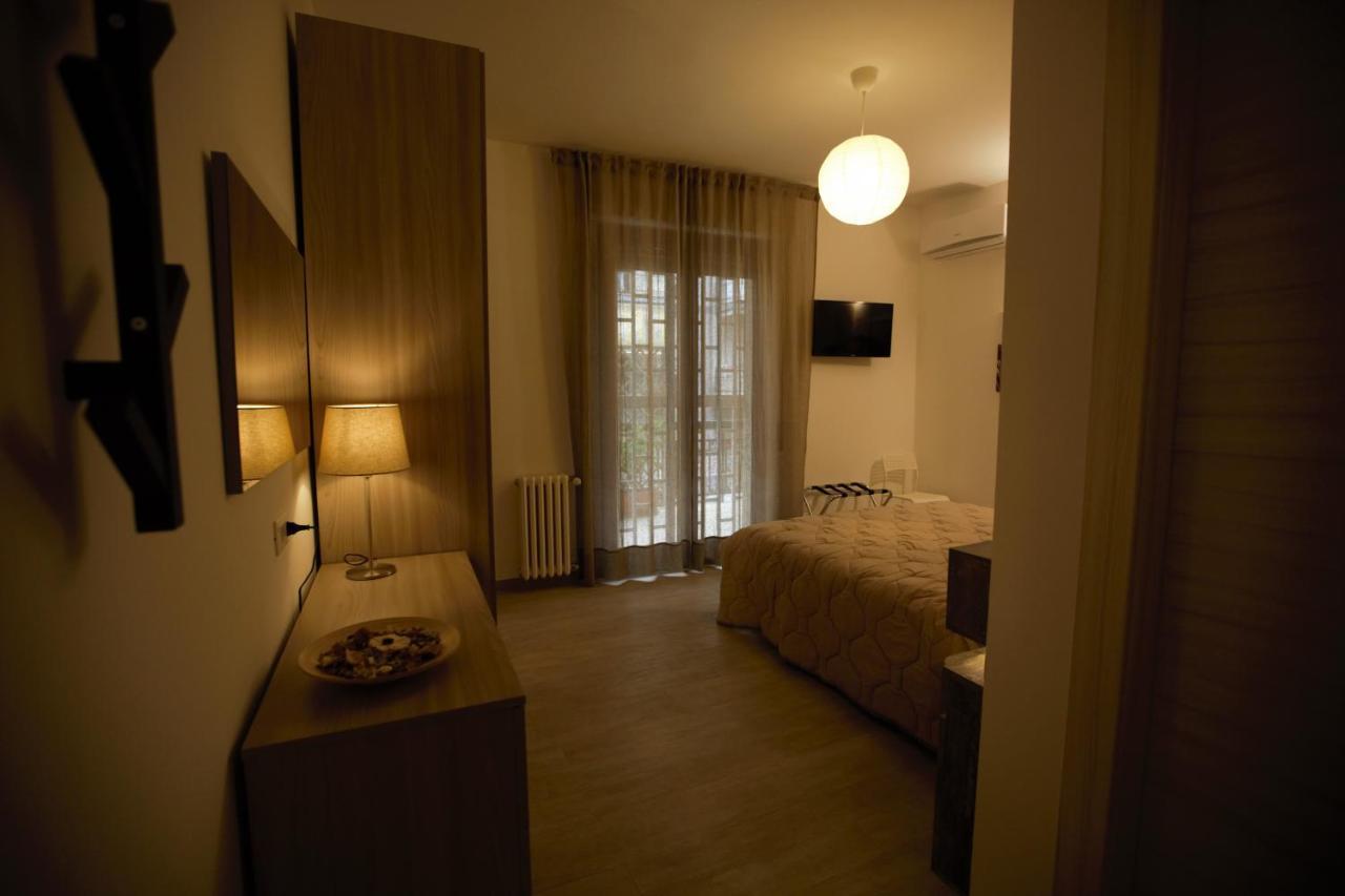 Phalanthos Taranto Bed & Breakfast Bagian luar foto